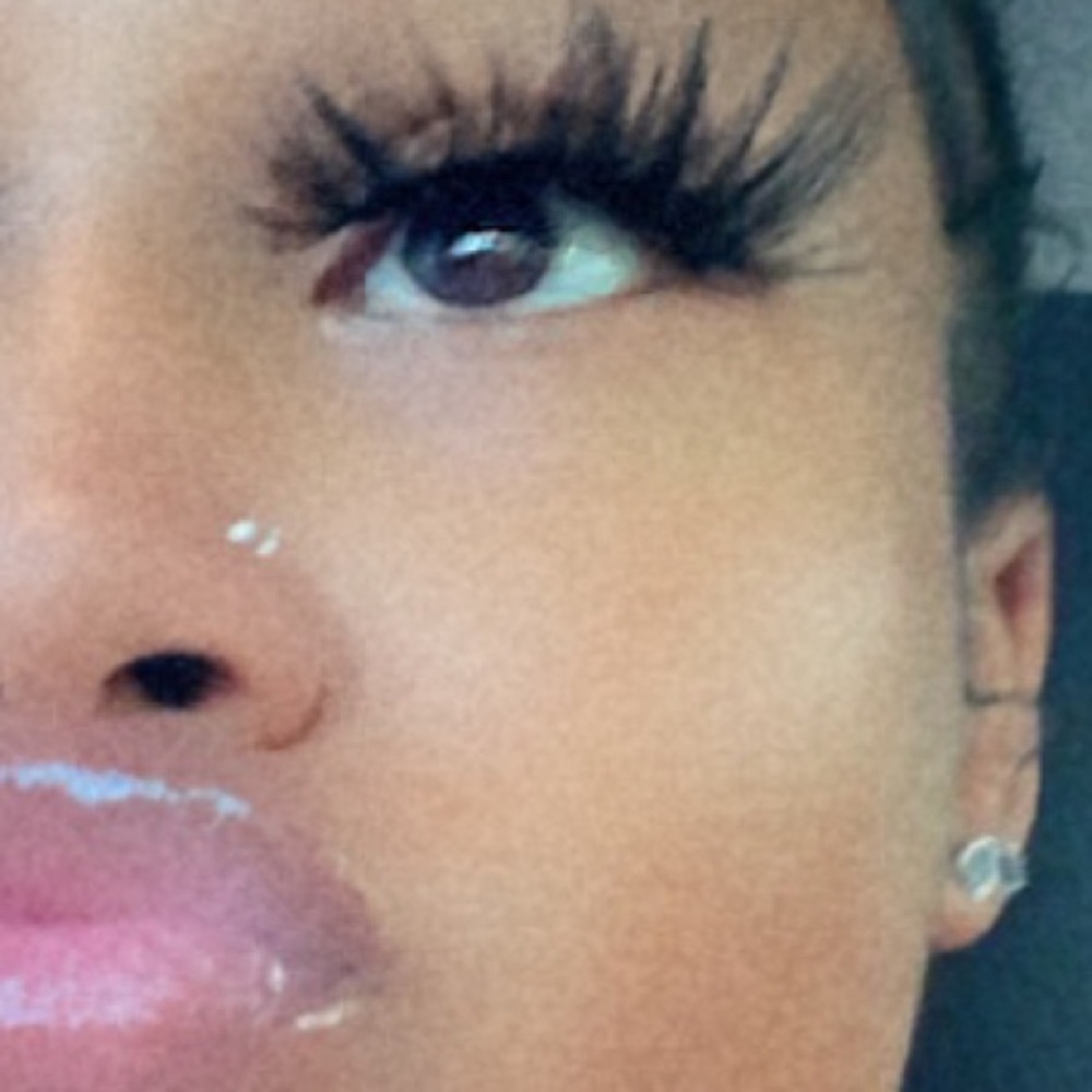 Meet your Posher, Miya